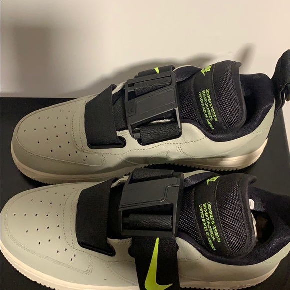 NIKES - Picture 2 of 5